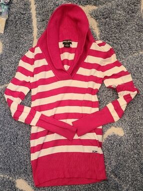 Guess pink and white sweater